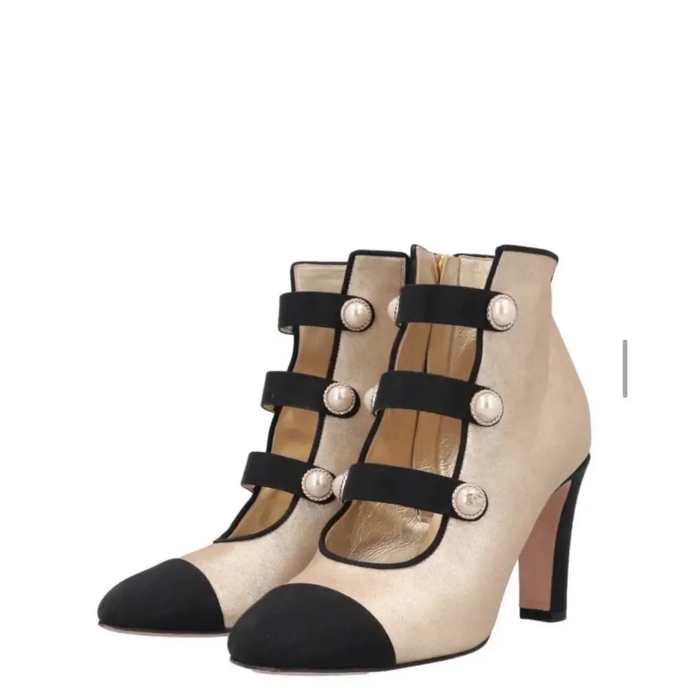 NWOB Chanel 2018 Gold Toe Pearl Button Leather Ankle Boots Sz.40